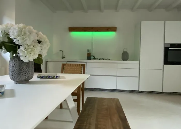 Lounge & Pool * ストレーザ